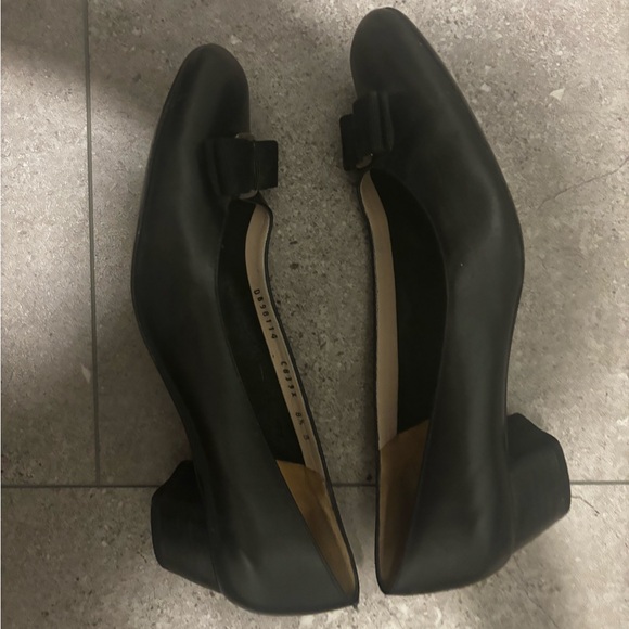 Ferragamo Women’s Vara Pump, black, size 8.5 - Picture 2 of 4